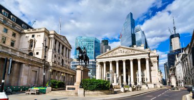 Royal Exchange ve Wellington Heykeli ile Londra Şehri Bank Junction İngiltere