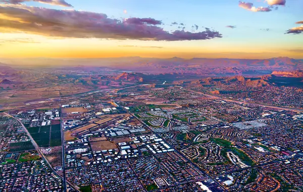 Luchtfoto Zonsondergang Landschap Van Buitenwijken Van Phoenix Arizona Stockafbeelding