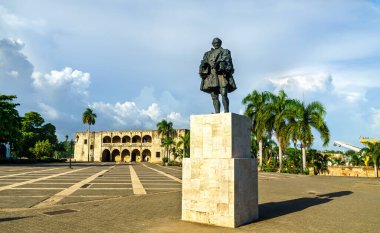 Dominik Cumhuriyeti, Santo Domingo 'da Frey Nicolas de Ovando Heykeli