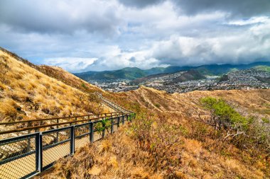 Hawaii 'deki Oahu Adası' nda Diamond Head Gözcü Yolu