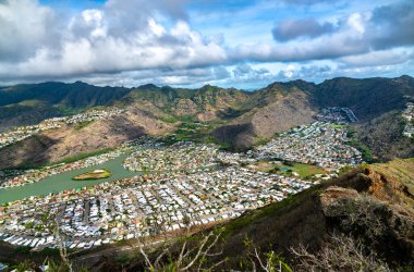 Hawaii Kai 'nin Koko Head Merdiven Yolu' nun zirvesinden görüntüsü. Hawaii 'deki Oahu Adası, Birleşik Devletler