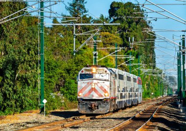 Palo Alto 'daki banliyö treni - Silikon Vadisi, Kaliforniya, ABD