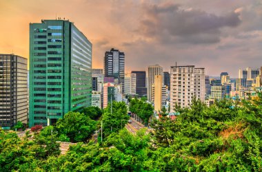 Gün batımında Namsan Dağ Parkı 'ndan Seul City Skyline - Güney Kore