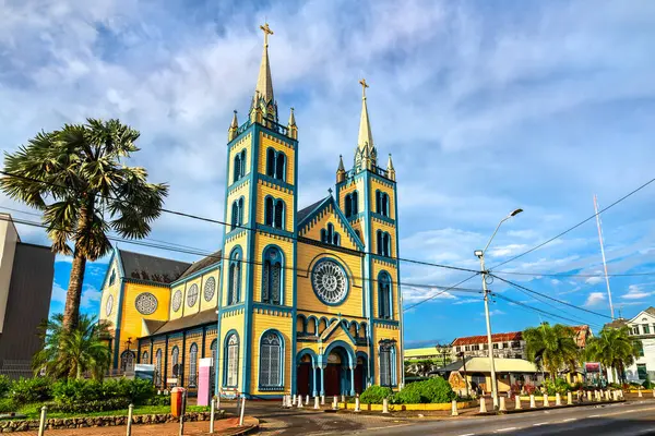 Aziz Peter ve Paul Katedrali, Güney Amerika 'nın Surinam kentindeki UNESCO Dünya Mirası' nın tarihi Paramaribo şehrinde bulunan ahşap bir Roma Katolik katedrali.