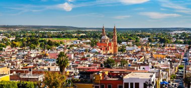 Jalisco 'daki Lagos de Moreno şehrinin silueti. Meksika 'daki UNESCO dünya mirası