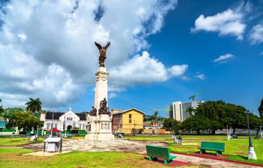 İspanya Limanı, Trinidad ve Tobago 'daki Anıt Parkı' nda, küresel çatışmalarda görev yapmış Trinidadian askerlerini onurlandıran bir savaş anıtı yer alıyor.