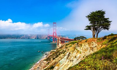 San Francisco Körfezi 'ne bakan Golden Gate Köprüsü - Kaliforniya, ABD