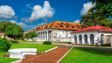 Güney Amerika, Cayenne 'deki Leopold Heder Meydanı' ndaki Fransız Guyanası Belediye Binası.