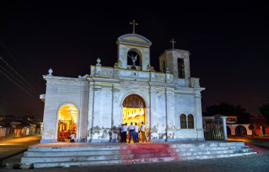 Gece Masaya, Nikaragua 'da Başmelek Aziz Mikail Kilisesi
