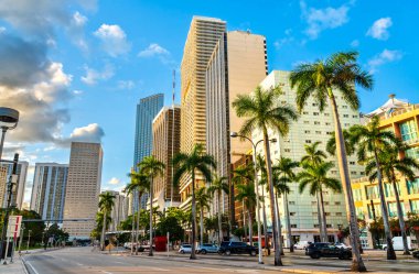 Miami şehir merkezinin gökdelenleri Florida Biscayne Bulvarı, ABD
