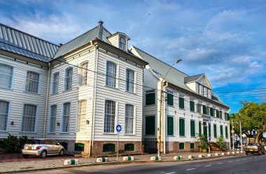 Güney Amerika 'nın Surinam başkenti Paramaribo' daki tarihi bir binada Ulusal Meclis.