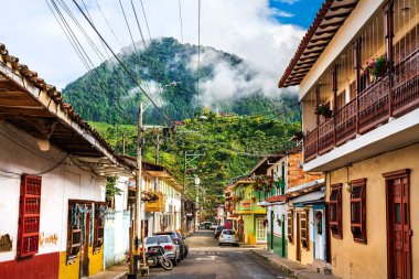 Tarihi Jardin, Antioquia, Kolombiya 'da canlı koloni mimarisi