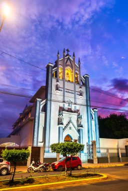 Maria Auxiladora Şapeli Granada, Nikaragua 'da gün batımında