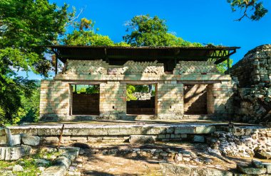Popol Nah veya Council House, Copan Harabeleri 'nin doğu kanadında önemli bir Maya yapısıdır. Honduras 'taki UNESCO dünya mirası