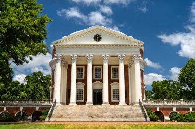 Rotunda, Charlottesville 'deki Virginia Üniversitesi' nde, Thomas Jefferson tarafından tasarlandı ve 1826 yılında tamamlandı. ABD 'deki UNESCO Dünya Mirası sahası