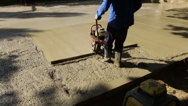 Construction Worker Directing Pump Tube Right Direction Pouring Layer Concrete — 图库视频影像