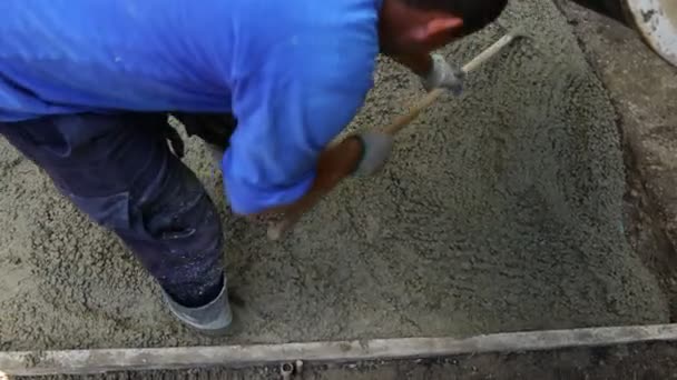 Construction Worker Rigger Using Rake Spreading Leveling Concrete Covering Square — Stockvideo