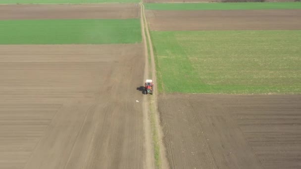 Felül Látható Babakocsi Mozog Hátrafelé Vontató Felszerelt Két Mezőgazdasági Pótkocsi — Stock videók