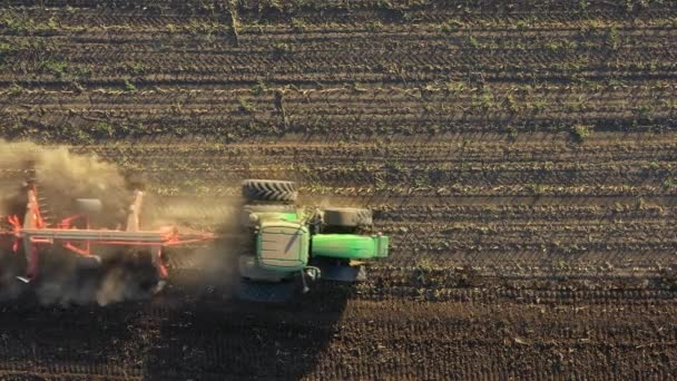 Top View Tractor Pull Disc Harrow Harrowing Farmland Preparing Soil — Stock Video