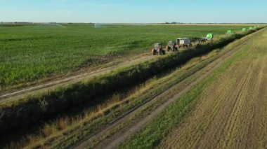Su püskürtme silahları, mısır tarlasında, büyümeye yardımcı olur, kurak mevsimde bitki örtüsü, mahsul verimini artırır..
