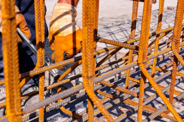 Worker Tying Rebar Wire Using Pliers Make Reinforcing Frame Concrete — Stock Photo, Image