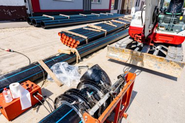 Endüstriyel cihaz, plastik boruları ısıtma plakalarıyla kaynaştıran makine, polipropilen tüp için lehim yapan, onları boru hattına bağlayan makine..