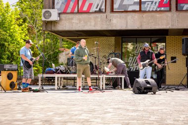 Zrenjanin, Voyvodina, Sırbistan - 25 Mayıs 2025: Punk rock grubu 