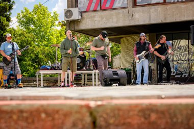 Zrenjanin, Voyvodina, Sırbistan - 25 Mayıs 2025: Punk rock grubu 
