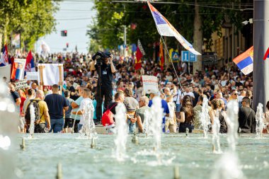 Profesyonel video üretimi, modern canlı yayın konsepti, kentsel alanda yüksek çözünürlüklü dijital kamera ile kaydediliyor..
