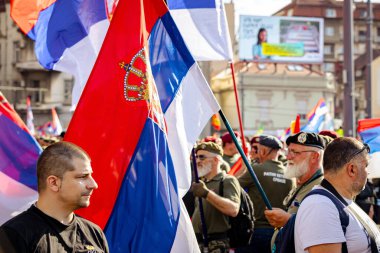 Belgrad, Sırbistan - 28 Haziran 2025: Öğrenciler ve vatandaşlar hükümet yolsuzluğunu, rejimini protesto ettiler, trajik bir kazada hayatını kaybeden 16 kişi ve tren istasyonu için adalet istediler 