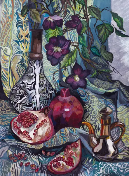 Masadaki sürahide nar ile hayat devam ediyor. Boyalarla boyanmış..