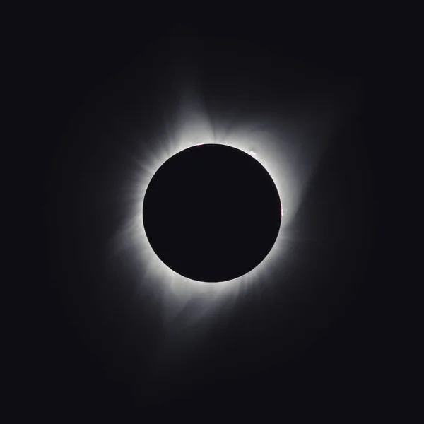 日食の間に見られる内側の太陽コロナ — ストック写真