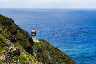 Makapu noktasının üstündeki deniz feneri.
