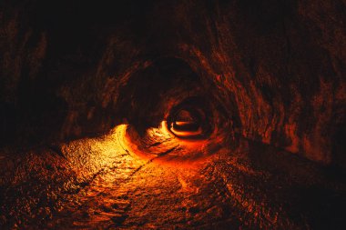 Yanardağ natinal parkında Thurston lav tüpü.