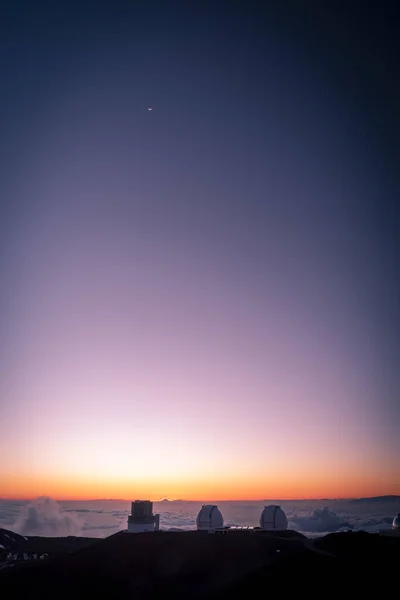 Cores Pôr Sol Sobre Observatório Astronômico Mauna Kea — Fotografia de Stock