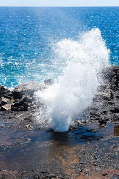 Ola Que Sopla Fuera Del Agujero Nakalele — Foto de Stock