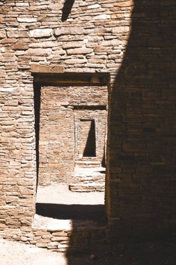 Pueblo Bonito 'daki kapı hizası harabe.
