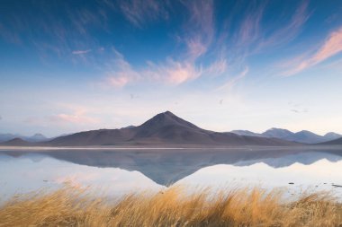 San Pedro de Atakama yakınlarındaki laguna bianca 'da gün doğumu