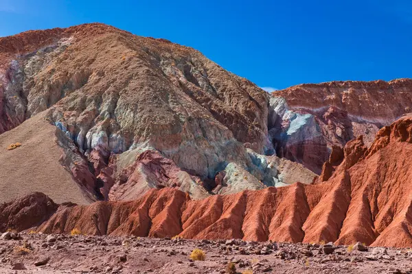 San Pedro de Atakama yakınlarındaki gökkuşağı vadisinde.