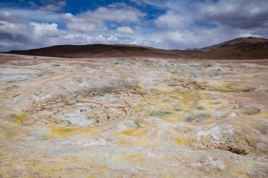 Bolivya 'da Sol de Manana jeotermal alanının renkleri