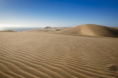 Namib-Nakluft 'taki kum dalgaları ve kumullar