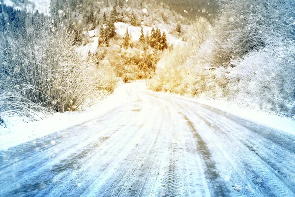 Snow Covered Road Mountains Snowy Day — Stock Photo, Image