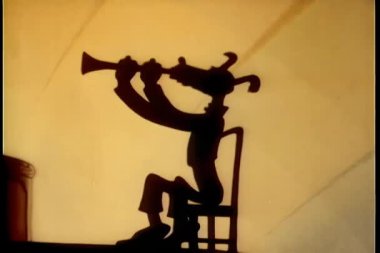 klarnet çalıyor köpek silüeti