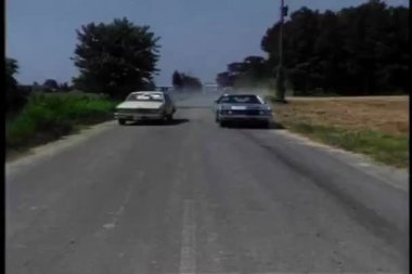 ülke Caddesi ve göle swerving araba