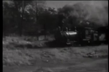 kırsal geçen buharlı lokomotif