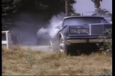 uçurumdan düşme araba