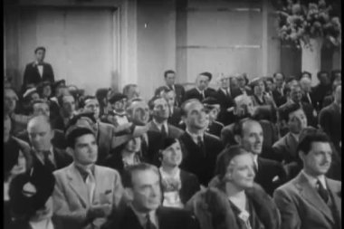 1930'larda seyircinin alkış geniş shot