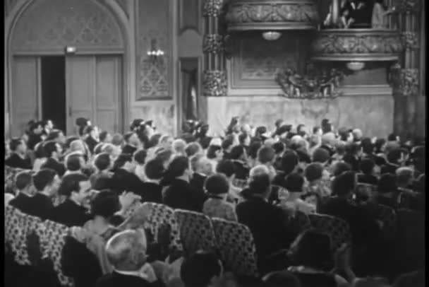 Publiczność Klaszcze Podczas Przedstawień Teatralnych — Wideo stockowe