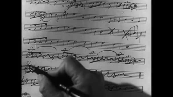Primer Plano Del Hombre Escribiendo Música 1940 — Vídeos de Stock