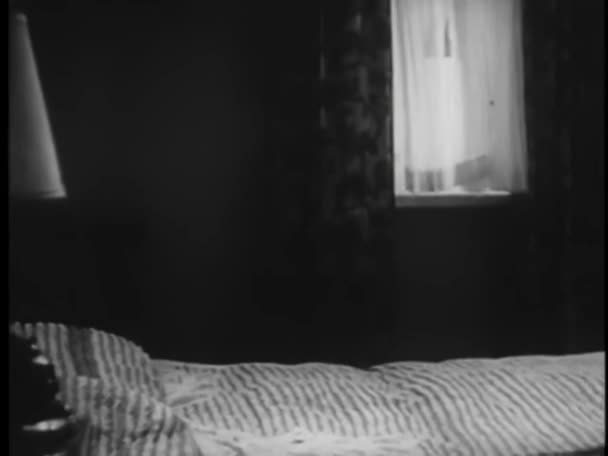 Panning Shot Van Hotelkamer 1940 — Stockvideo